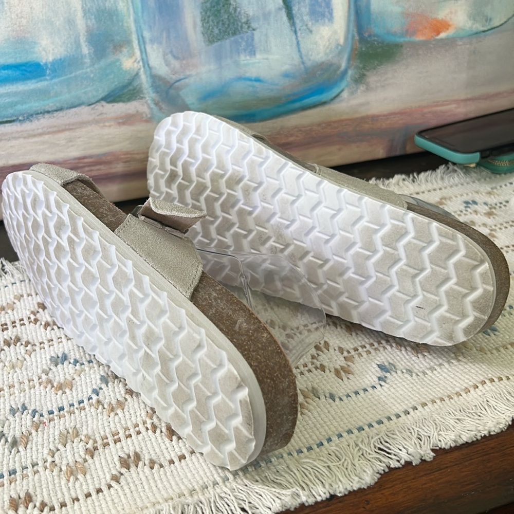 Silver Cross-Strap Sandals size 10 Sonoma - Picture 4 of 5